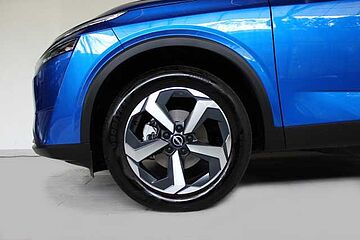 Nissan Qashqai 1.3 DIG-T MHEV 103KW N-CONNECTA 5P Magnetic Blue + Midnight Black